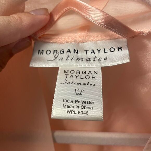 Women's Pink Robe - Picture 2 of 2